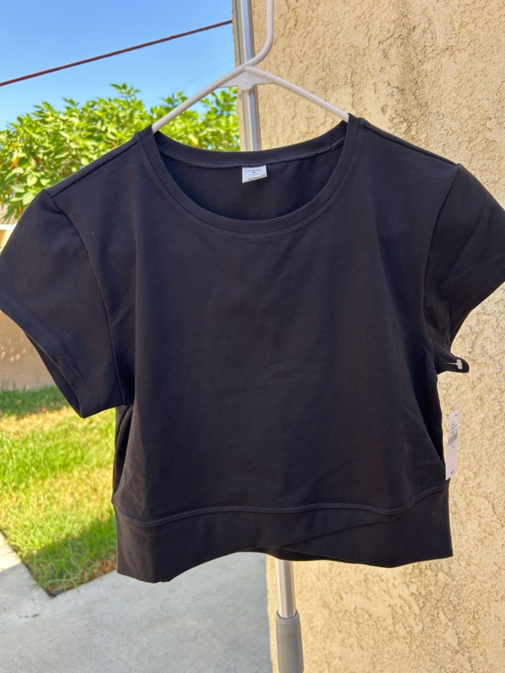 Old Navy power chill medium Black Cropped Crewneck Top